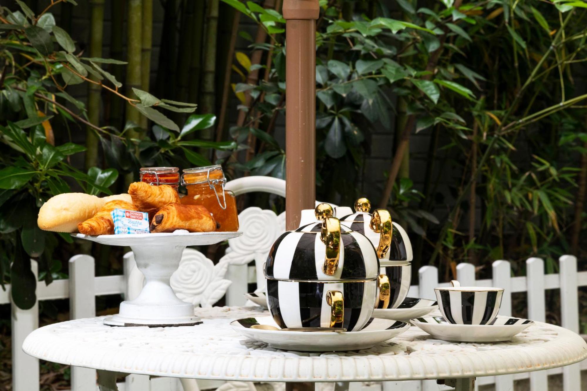 La Romana Luxe Et Serenite Au Coeur De Saint-Tropez Suites Spacieuses Avec Jardin Enchanteur Luaran gambar